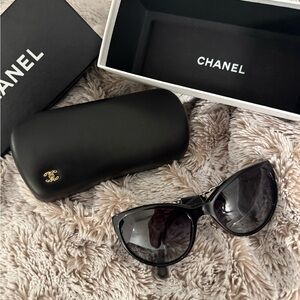 CHANEL Ivory Leather Silver Chain Sunglass
